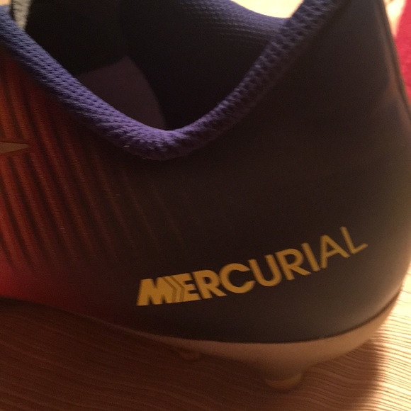 Athletic shoes - youth soccer cleats - Picture 6 of 8